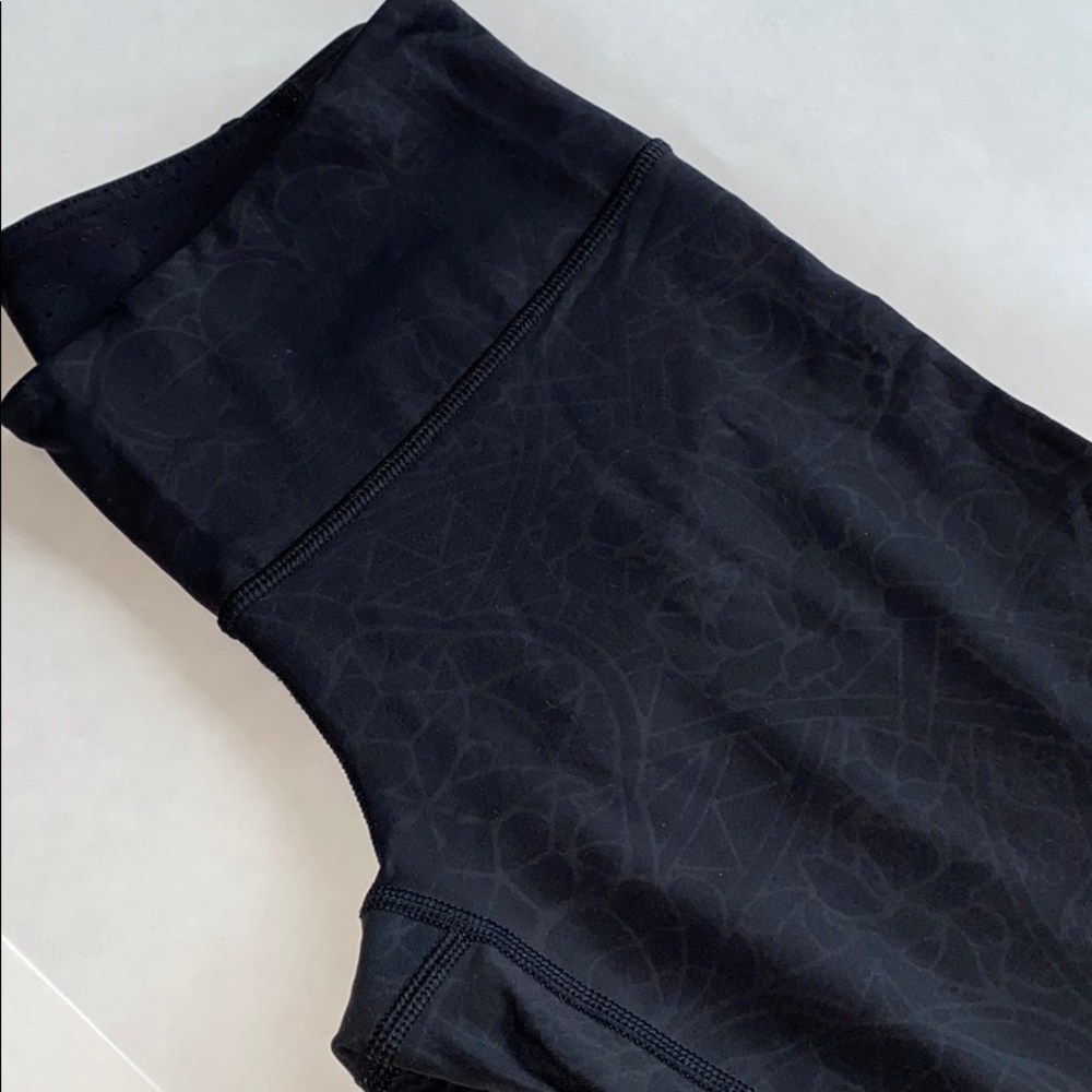 Lululemon Crop Pants With Mesh - image 2
